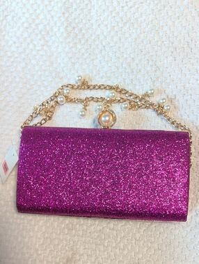 Elegant Clutch w/Pearl-Accented Chain